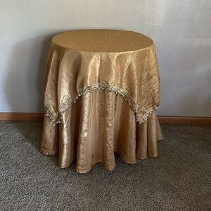 Round Table and Square Topper Covering 2
Piece Set 70 Inch Round 35 Inch Square